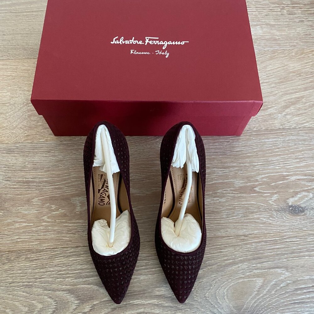 SALVATORE FERRAGAMO Susi Patch Burgundy Suede Pointy Toe Pumps Size 5.5 BNWT - Picture 6 of 15